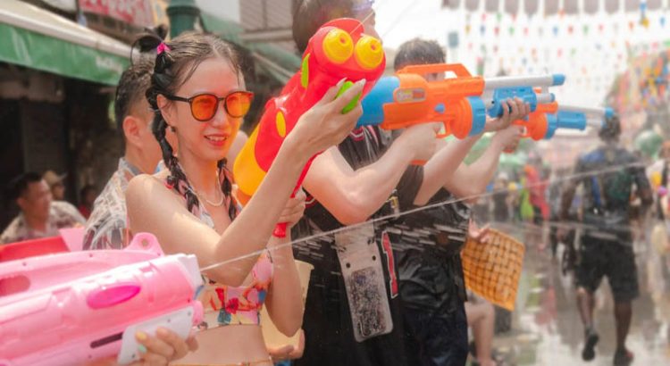 Experience the Thrill of Festival Songkran 2025 with a Private Tour