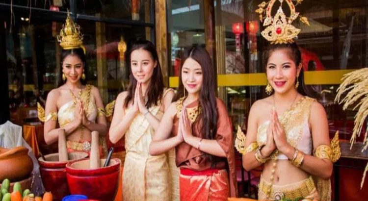 Thai Traditional Cultural Tourism, Priceless Wealth Pride of Tourists