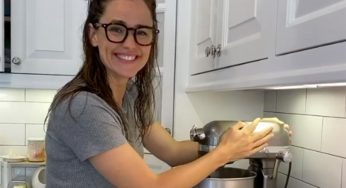 The Nostalgic Chicken Dish Jennifer Garner Still Cooks From Her Childhood